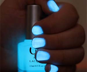 glow-in-the-dark-nail-polish